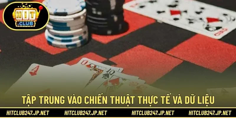 Tập trung vào chiến thuật thực tế và dữ liệu